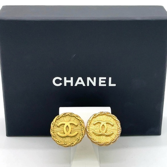 Auth Chanel Coco Mark Round 94P
Gold Color 14.81grm Earrings Set W/Box - Picture 1 of 11